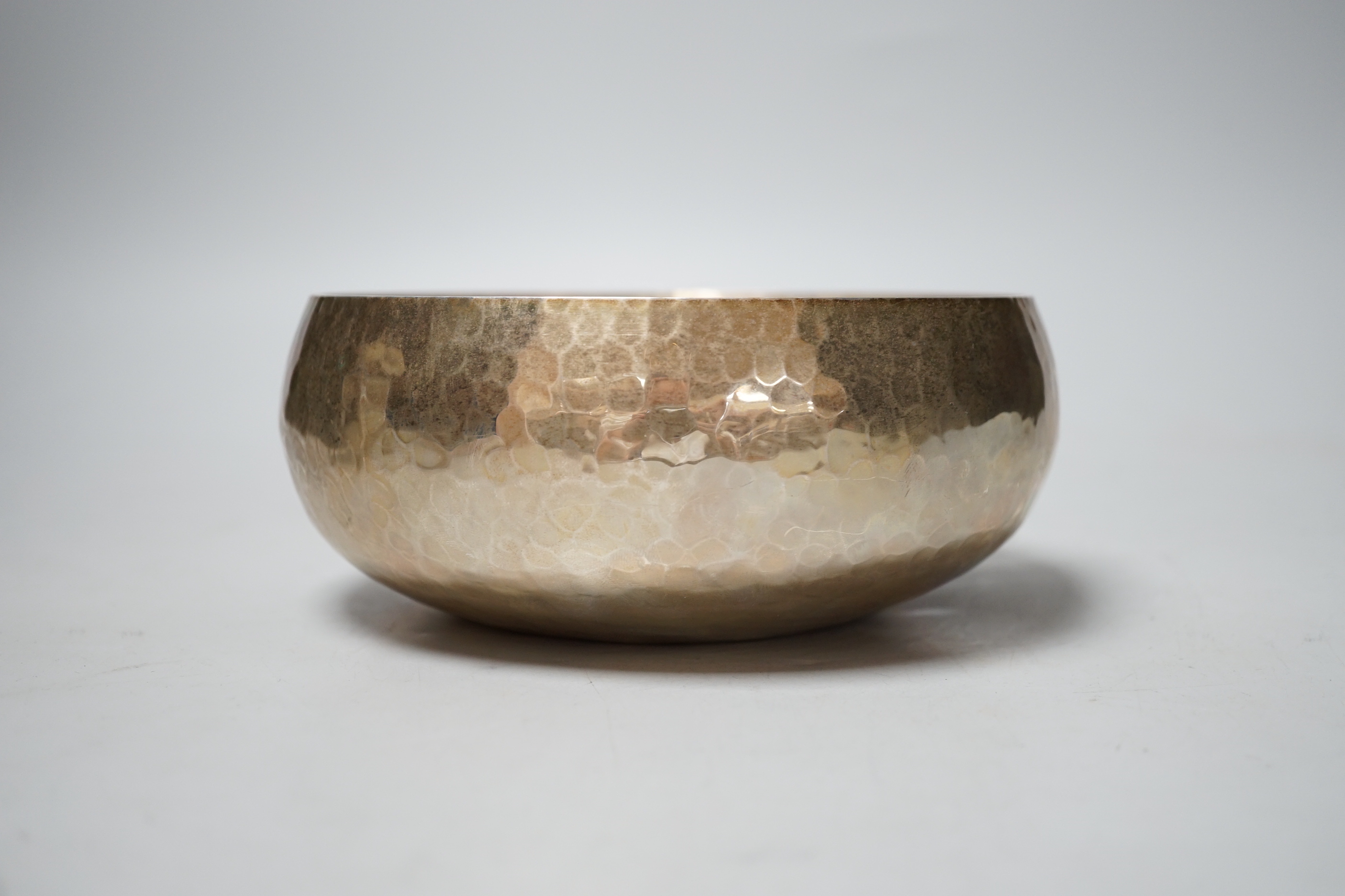 A modern hammered silver fruit bowl, by Pruden & Smith, Sheffield, 2011, diameter 15.8cm, 12.5oz.